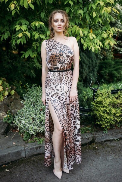 Изображение Платье вечернее, на одно плечо из коллекции Импреза, леопардовая принтом, от Pink 2